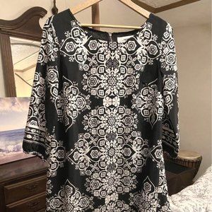 Old Navy Maternity Shift Dress- Black w/ White detail, size M